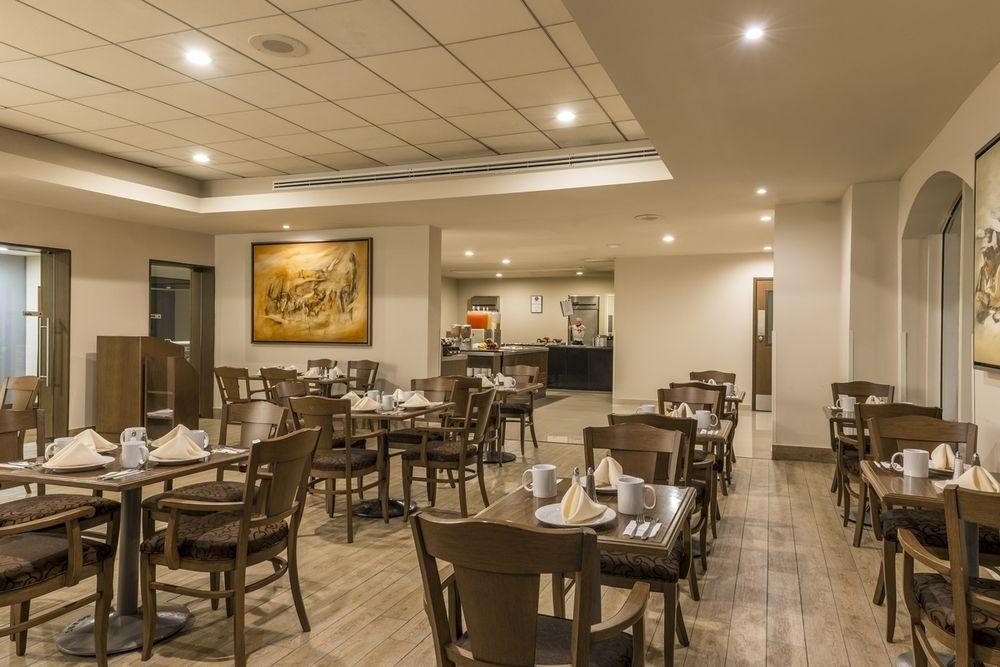 Four Points By Sheraton Galerias Μοντερέι Εξωτερικό φωτογραφία The restaurant at the hotel