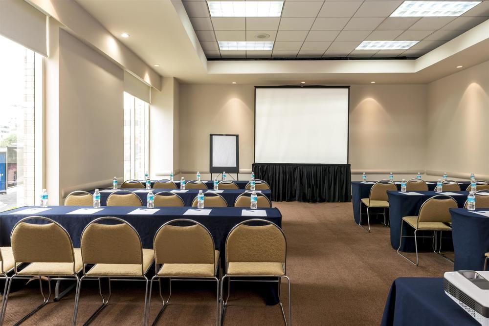 Four Points By Sheraton Galerias Μοντερέι Εξωτερικό φωτογραφία Meeting room