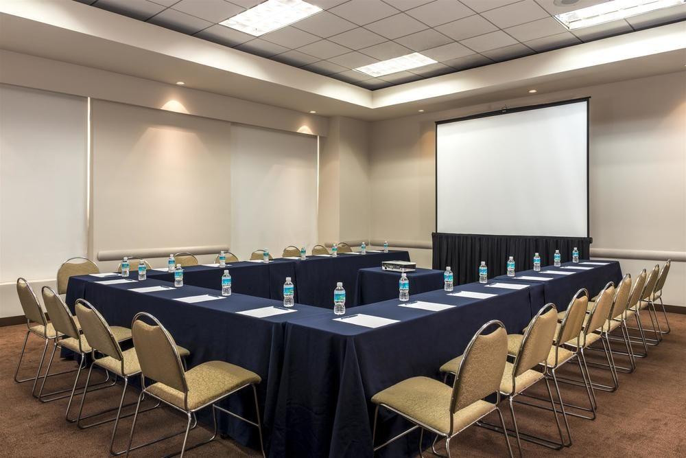 Four Points By Sheraton Galerias Μοντερέι Εξωτερικό φωτογραφία Meeting room at the Hilton San Diego Bayfront