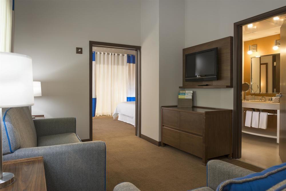 Four Points By Sheraton Galerias Μοντερέι Εξωτερικό φωτογραφία A typical suite at the Residence Inn