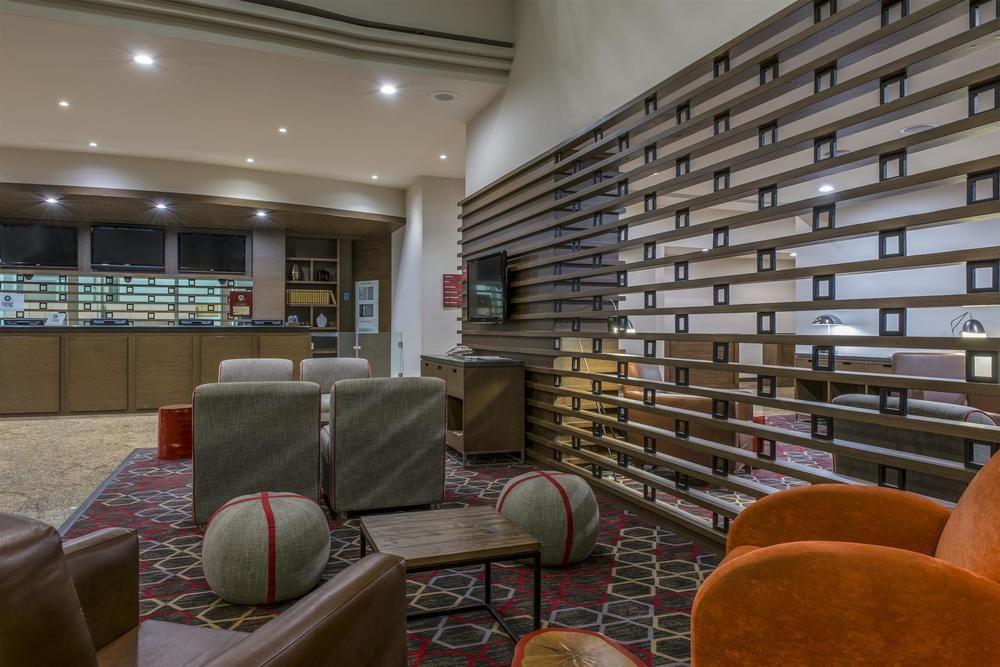 Four Points By Sheraton Galerias Μοντερέι Εξωτερικό φωτογραφία The lounge at the airport