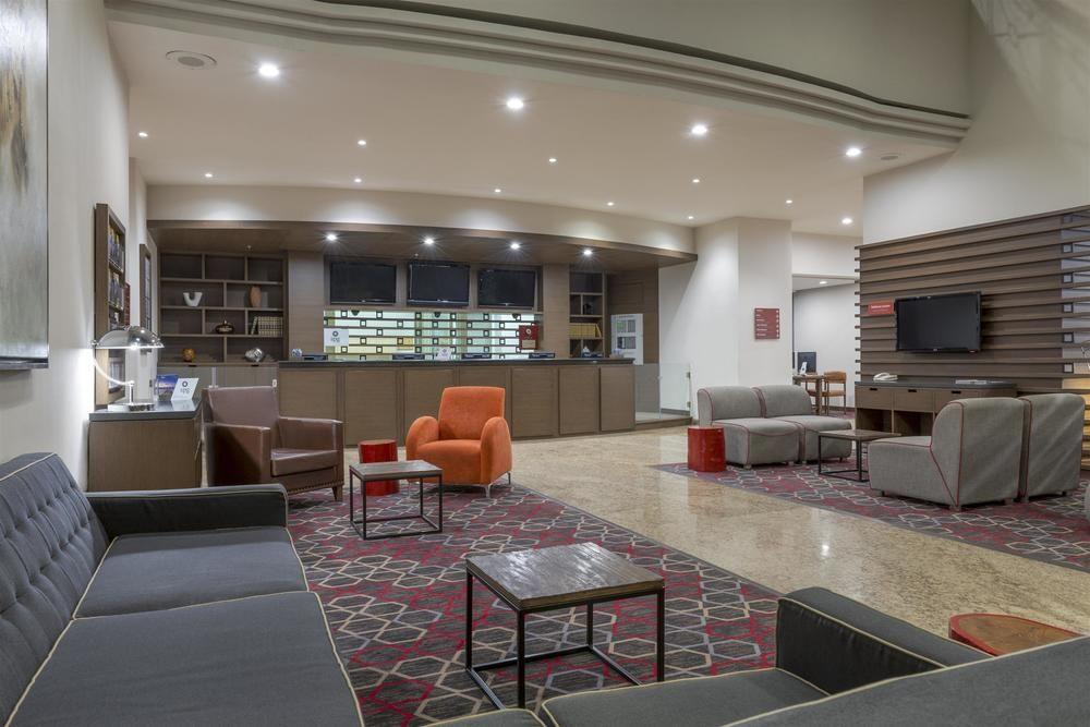 Four Points By Sheraton Galerias Μοντερέι Εξωτερικό φωτογραφία The lounge at the airport