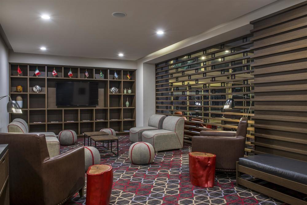 Four Points By Sheraton Galerias Μοντερέι Εξωτερικό φωτογραφία The lounge at the airport