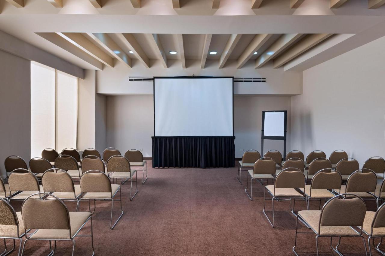 Four Points By Sheraton Galerias Μοντερέι Εξωτερικό φωτογραφία A typical conference room