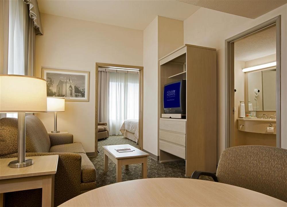 Four Points By Sheraton Galerias Μοντερέι Εξωτερικό φωτογραφία A typical suite at the Hilton Prague