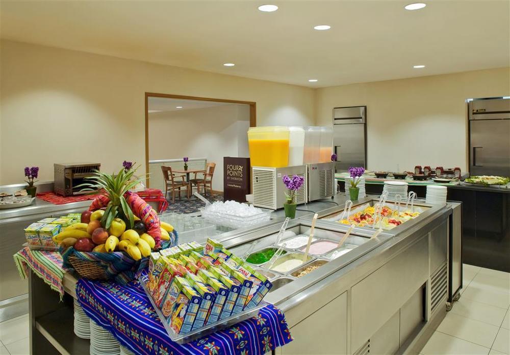 Four Points By Sheraton Galerias Μοντερέι Εστιατόριο φωτογραφία A salad bar