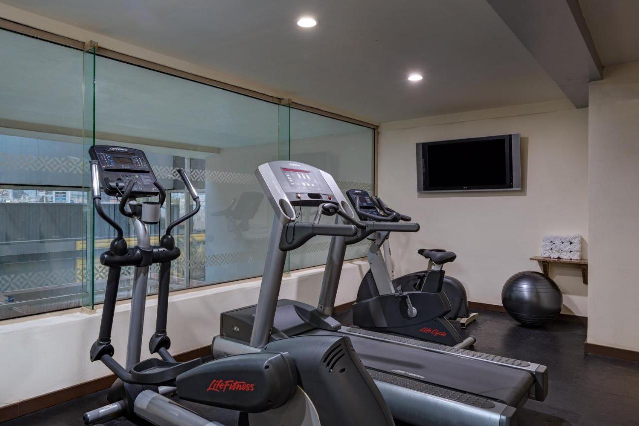 Four Points By Sheraton Galerias Μοντερέι Εξωτερικό φωτογραφία The gym at the hotel