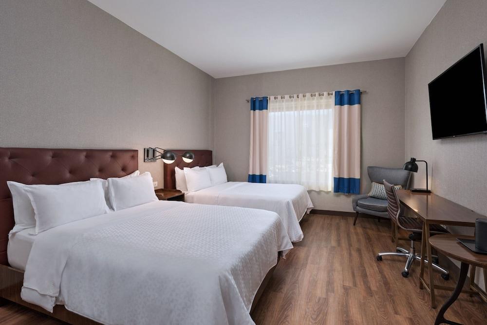 Four Points By Sheraton Galerias Μοντερέι Εξωτερικό φωτογραφία A typical room at the Holiday Inn Express