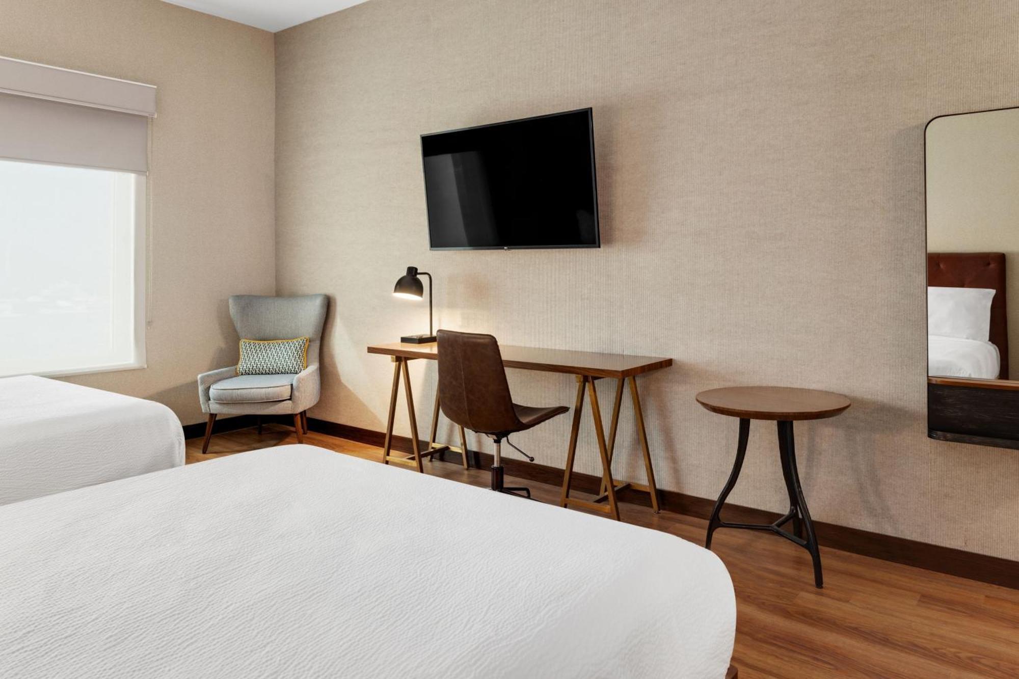 Four Points By Sheraton Galerias Μοντερέι Εξωτερικό φωτογραφία A room at the Hotel Zags