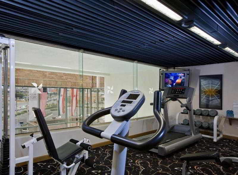 Four Points By Sheraton Galerias Μοντερέι Εξωτερικό φωτογραφία The gym at the hotel